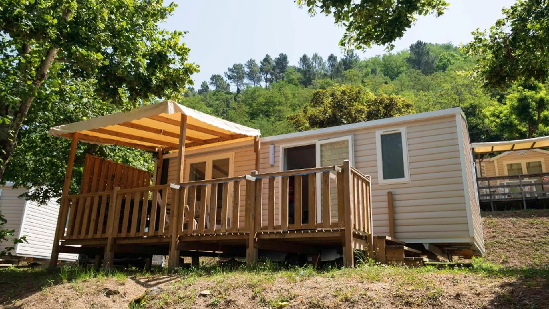 Kamp alanı Domaine Residentiel De Plein Air Mas De Champel Otel Les Ollières-sur-Eyrieux
