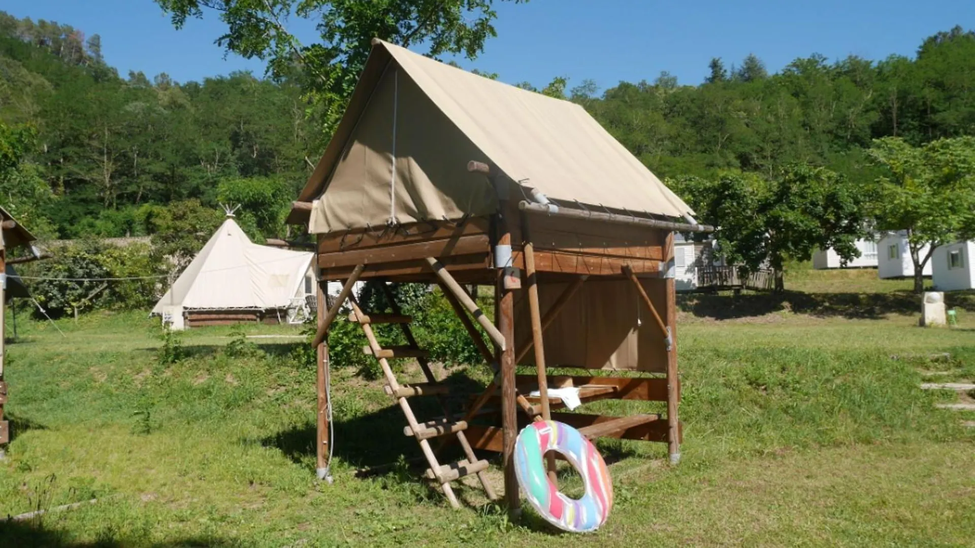 Kamp alanı Domaine Residentiel De Plein Air Mas De Champel Otel Les Ollières-sur-Eyrieux Fransa