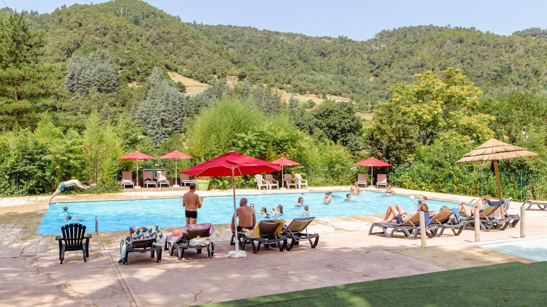 Domaine Residentiel De Plein Air Mas De Champel Otel Les Ollières-sur-Eyrieux Kamp alanı