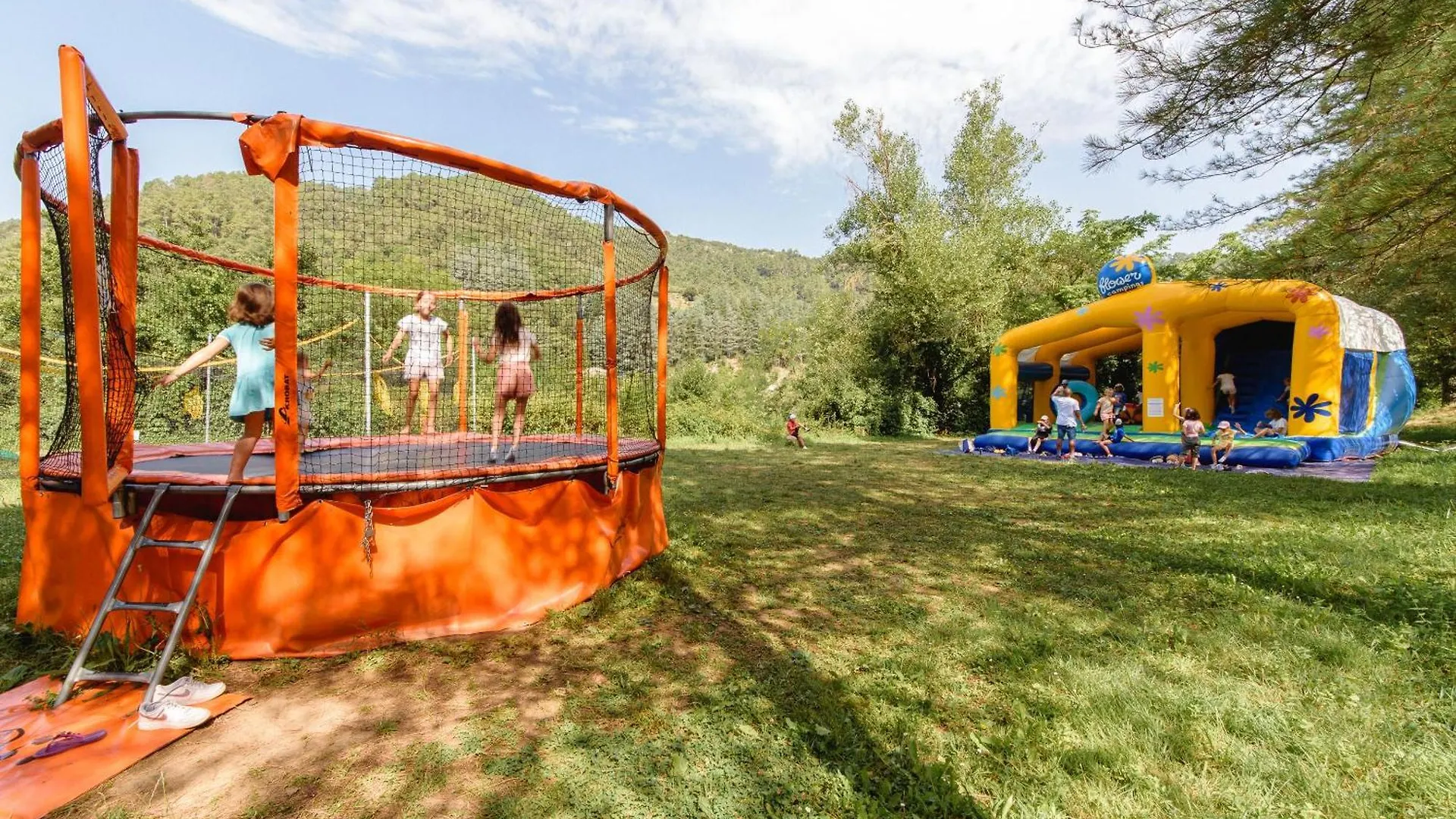 Domaine Residentiel De Plein Air Mas De Champel Otel Les Ollières-sur-Eyrieux Kamp alanı